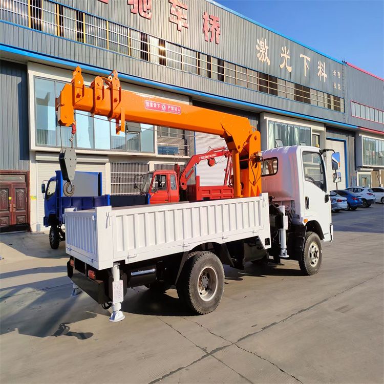 南竿乡三轮随车吊定制 农用改装机自备吊中瑞长期出售